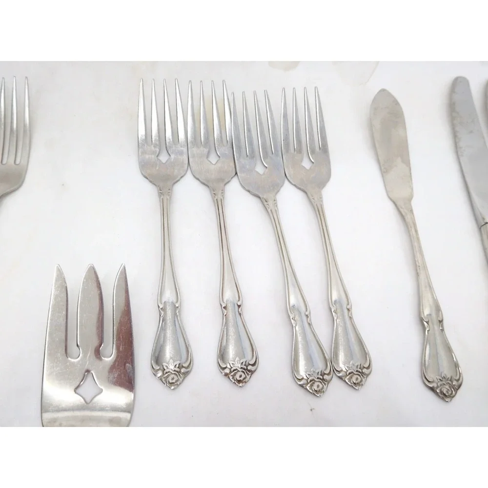 Arbor Rose True Rose Stainless Service For 4 Oneida Flatware & Serving Pieces 26